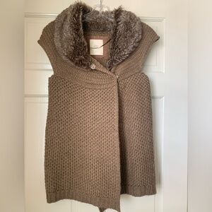 Zara brown sleeveless sweater with faux fur collar.